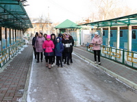 Учащиеся школы №138 на аллее Героев