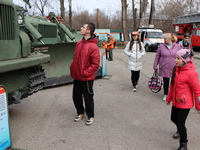 Акция с детьми Донбасса. На выставке спецтехники